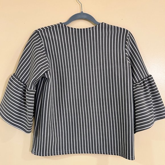 Missguided Striped Bell Sleeve Crop Top - Picture 2 of 3